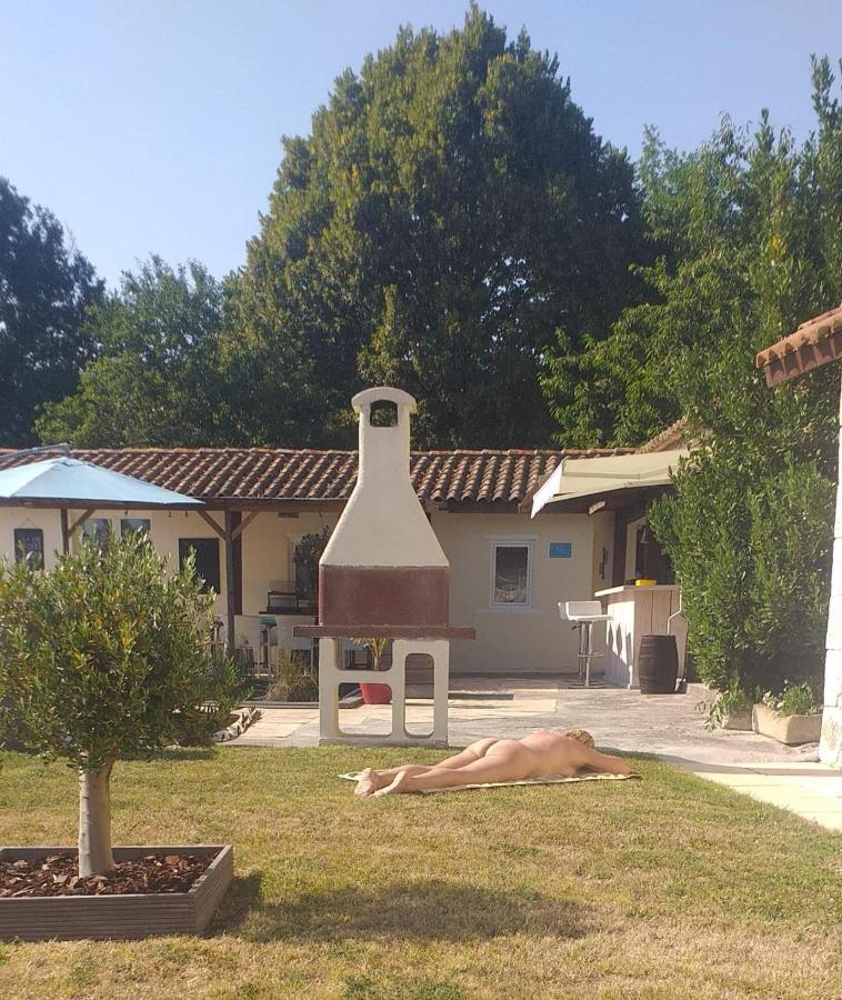 Chambre D'Hotes Naturiste Le Jardin Des Hirondelles Blanzaguet-Saint-Cybard Eksteriør billede