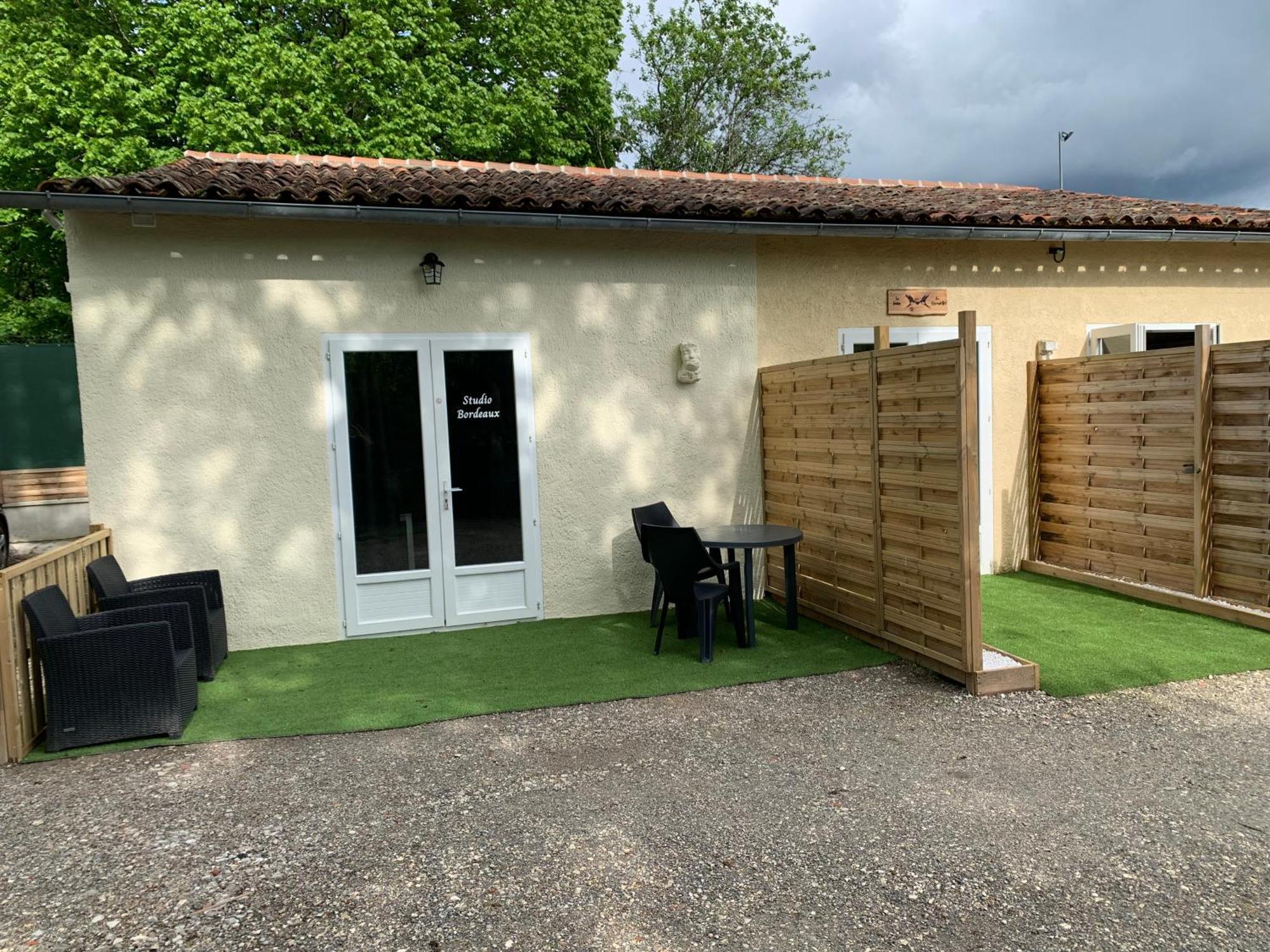 Chambre D'Hotes Naturiste Le Jardin Des Hirondelles Blanzaguet-Saint-Cybard Eksteriør billede